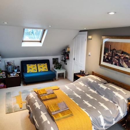 Large Light Loft Room - En Suite برايتون المظهر الخارجي الصورة