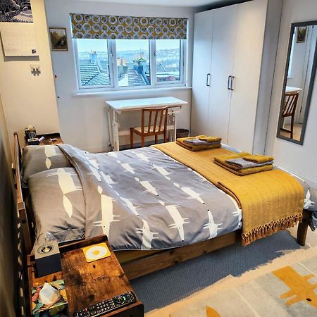 Large Light Loft Room - En Suite برايتون المظهر الخارجي الصورة